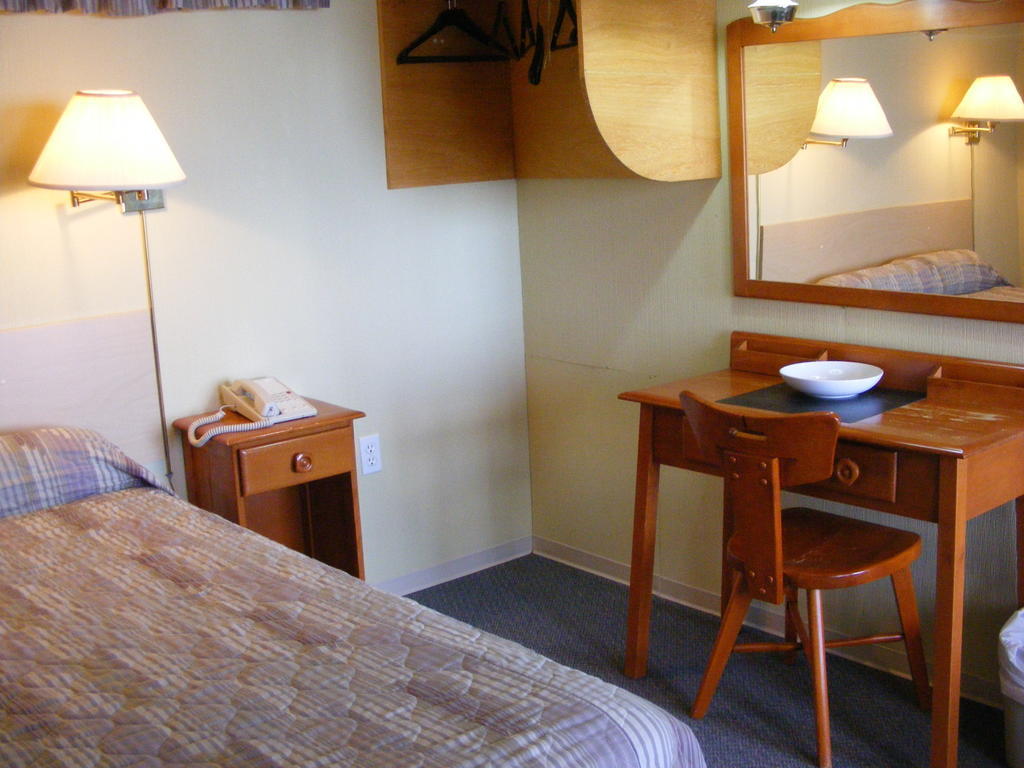 Hotel Motel Bon Accueil Rivière-la-Madeleine Habitación foto