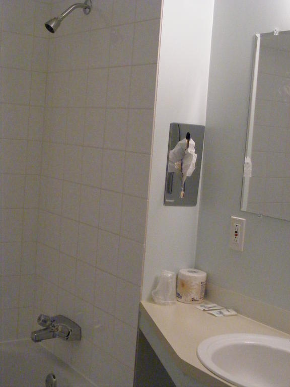 Hotel Motel Bon Accueil Rivière-la-Madeleine Habitación foto