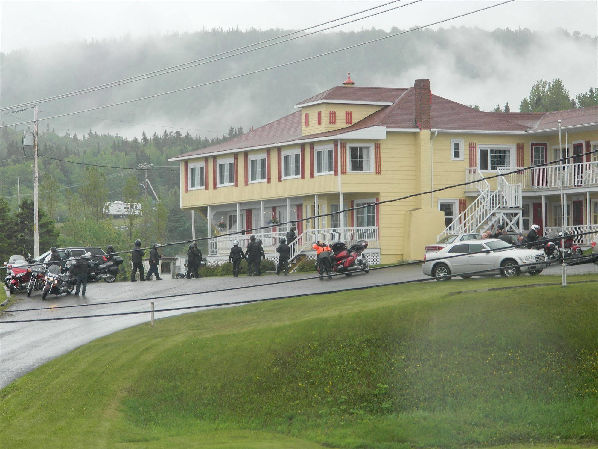 Hotel Motel Bon Accueil Rivière-la-Madeleine Exterior foto