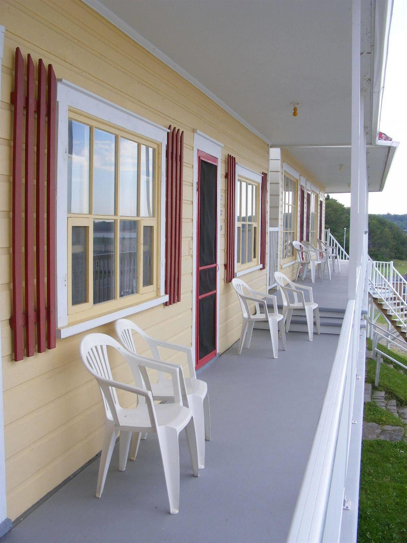 Hotel Motel Bon Accueil Rivière-la-Madeleine Exterior foto